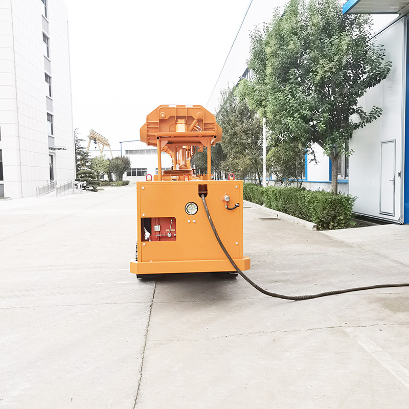 Ferngesteuerter seitlich entladender Felslader