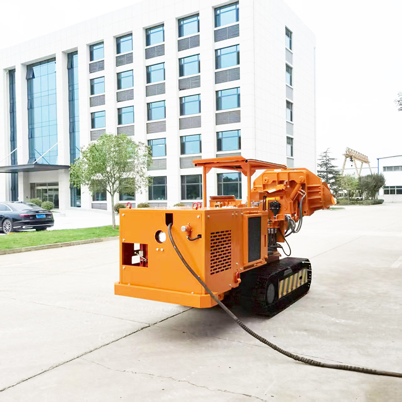 Низкопрофильный самосвальный погрузчик для горных пород