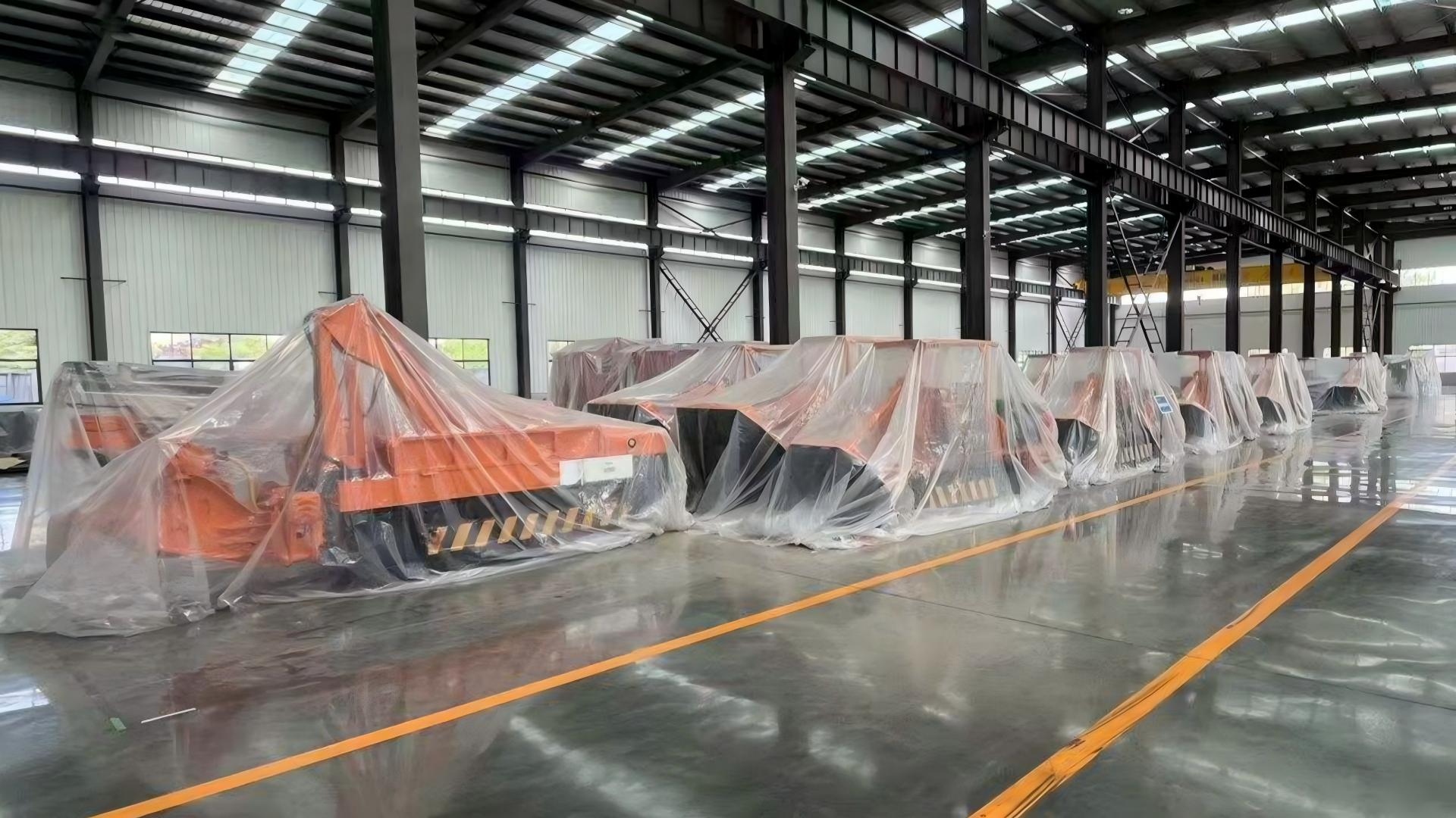 Carregador de rochas para descarga lateral em mina de carvão