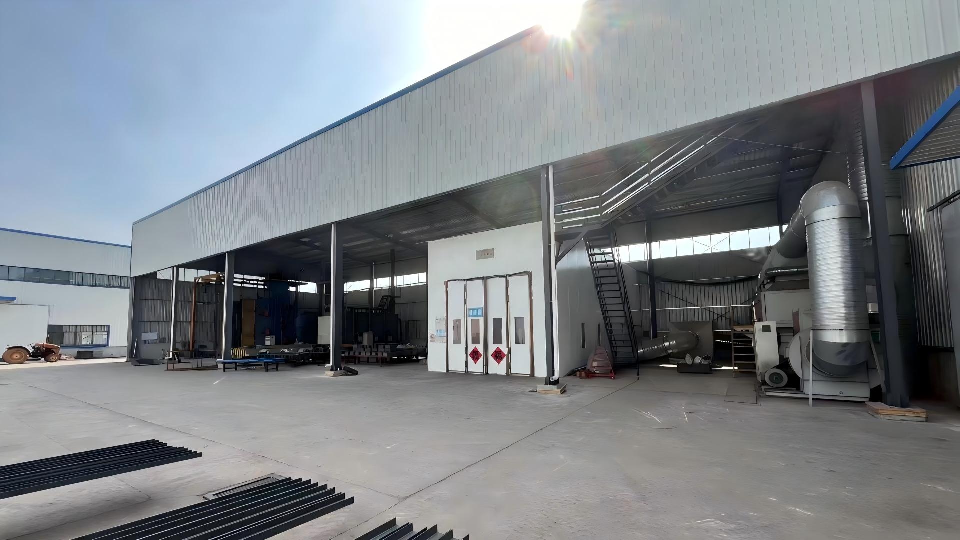 Carregador de rochas para descarga lateral em mina de carvão