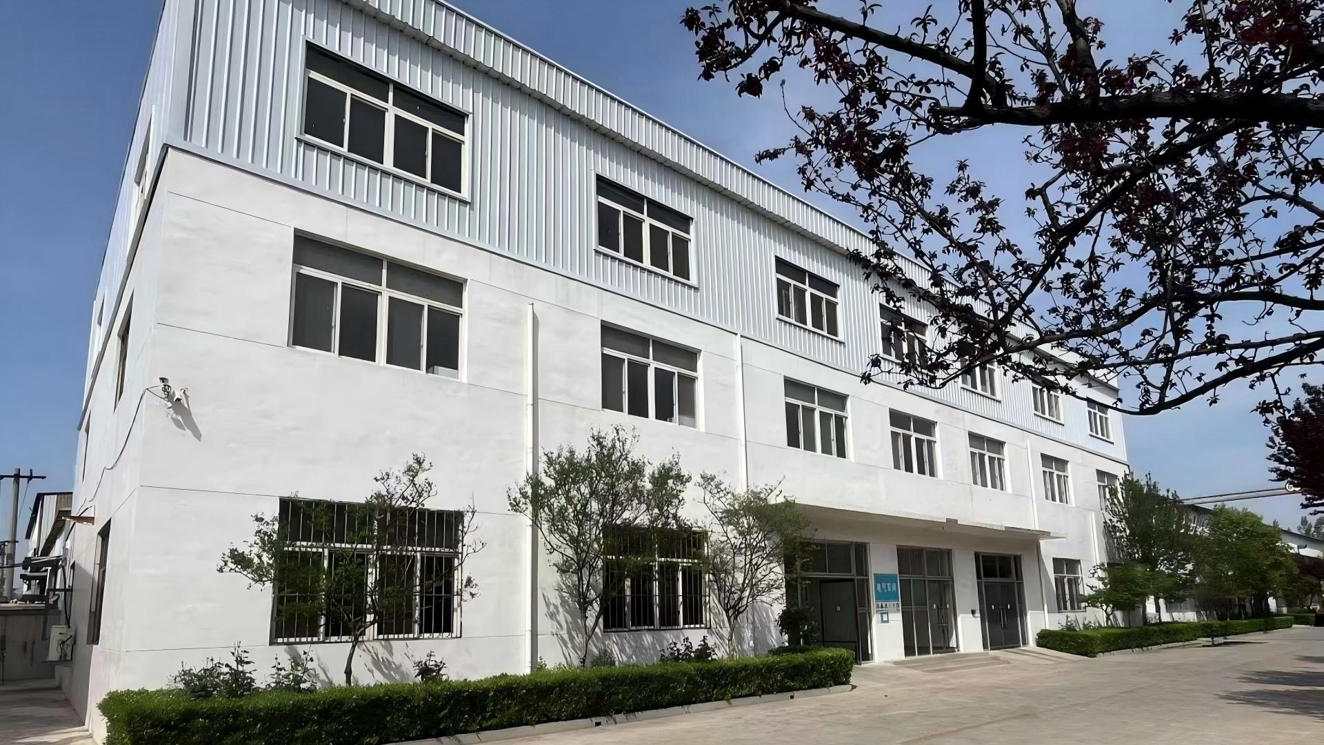 Carregador de rochas para descarga lateral em mina de carvão