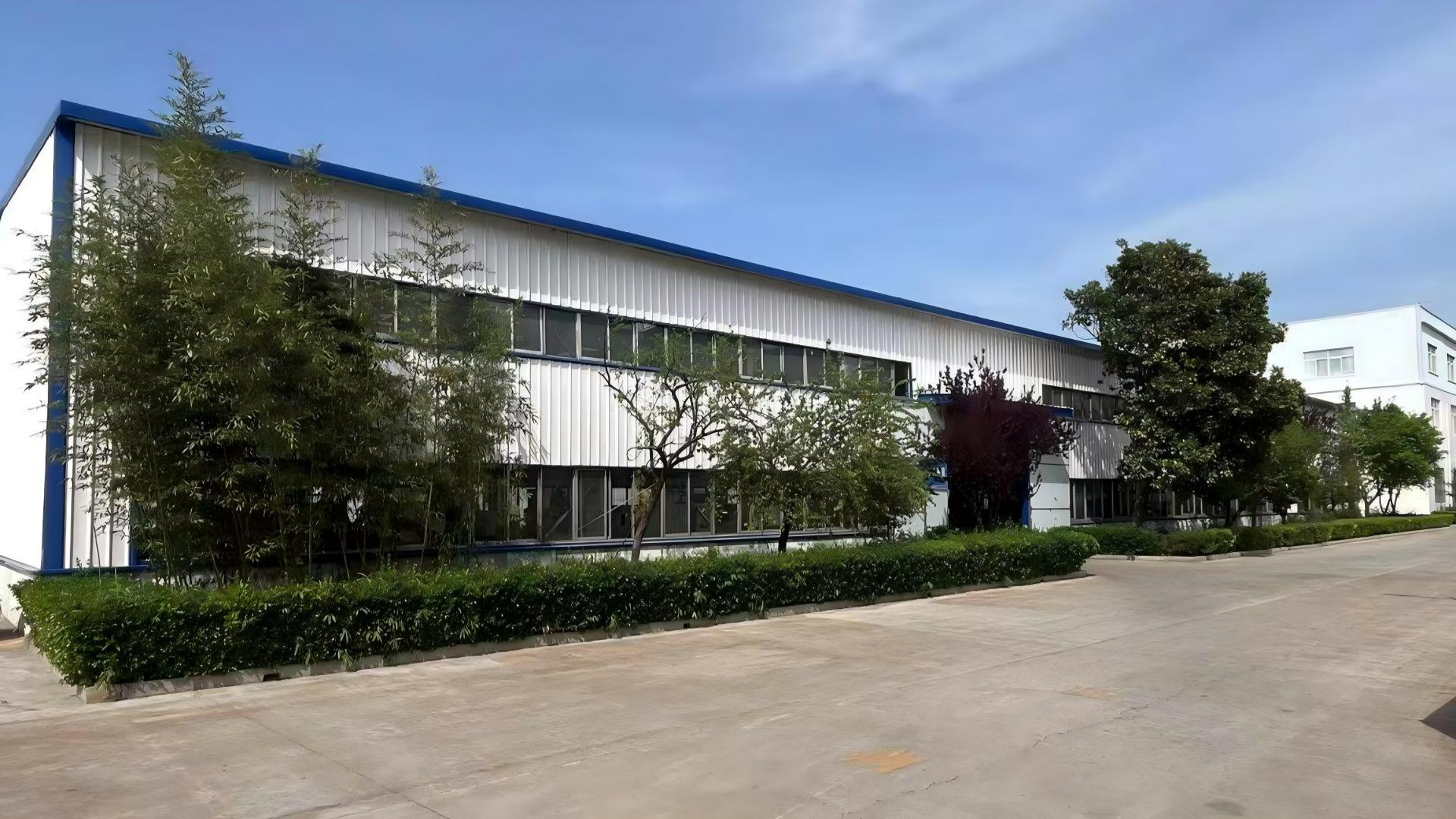 Carregador de rochas para descarga lateral em mina de carvão