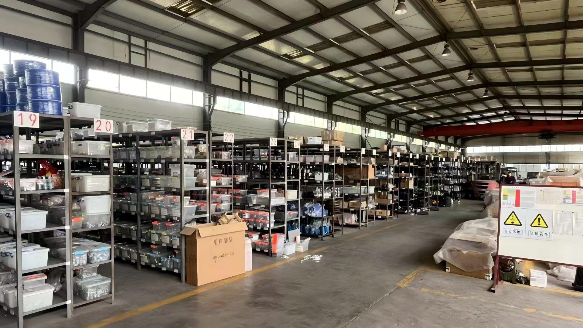 Carregador de rochas para descarga lateral em mina de carvão