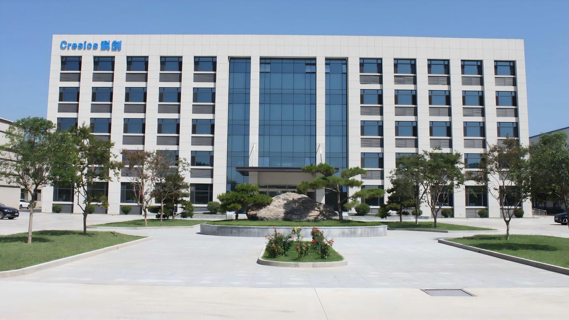 Carregador de rochas para descarga lateral em mina de carvão